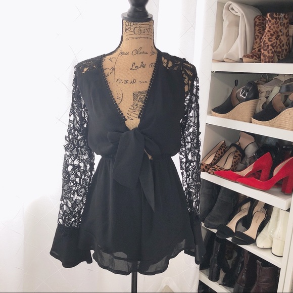Hello Molly Pants - Black a lace flora sleeve romper